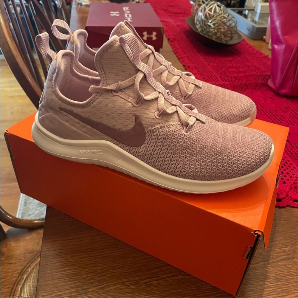 BRAND NEW Nike tennis shoes